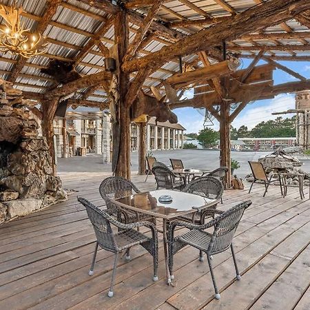 Stonegate Lodge King Bed Wifi 50 In Roku Tv Salt Water Pool Room # 101 Eureka Springs Exteriör bild