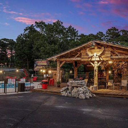 Stonegate Lodge King Bed Wifi 50 In Roku Tv Salt Water Pool Room # 101 Eureka Springs Exteriör bild