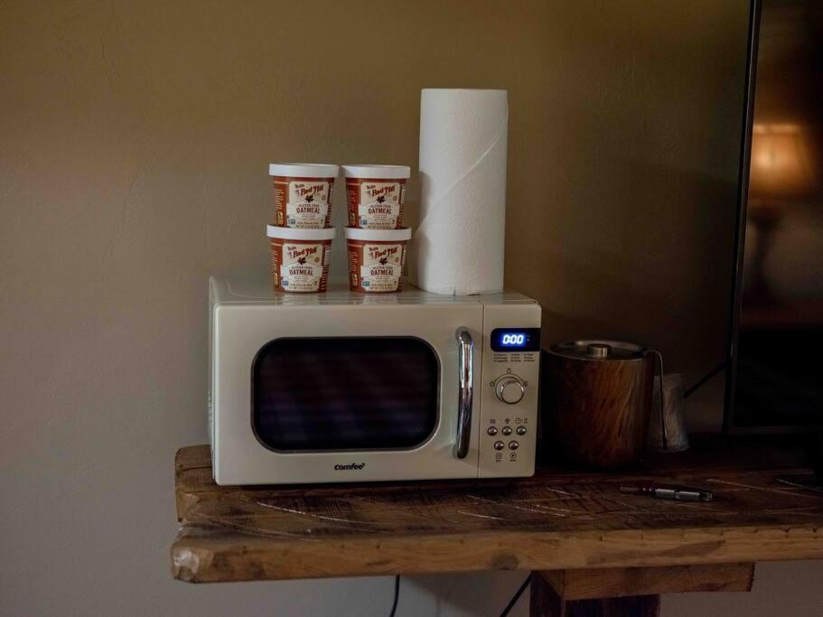 Stonegate Lodge King Bed Wifi 50 In Roku Tv Salt Water Pool Room # 101 Eureka Springs Exteriör bild