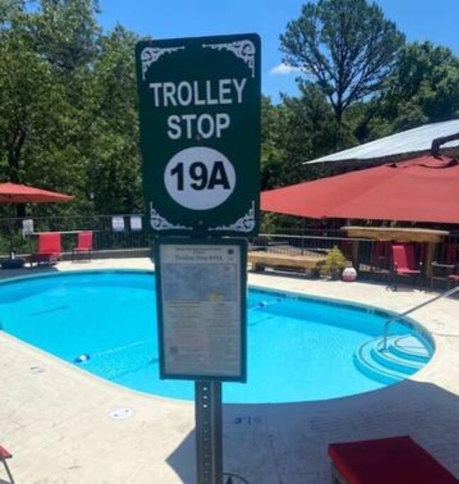Stonegate Lodge King Bed Wifi 50 In Roku Tv Salt Water Pool Room # 101 Eureka Springs Exteriör bild