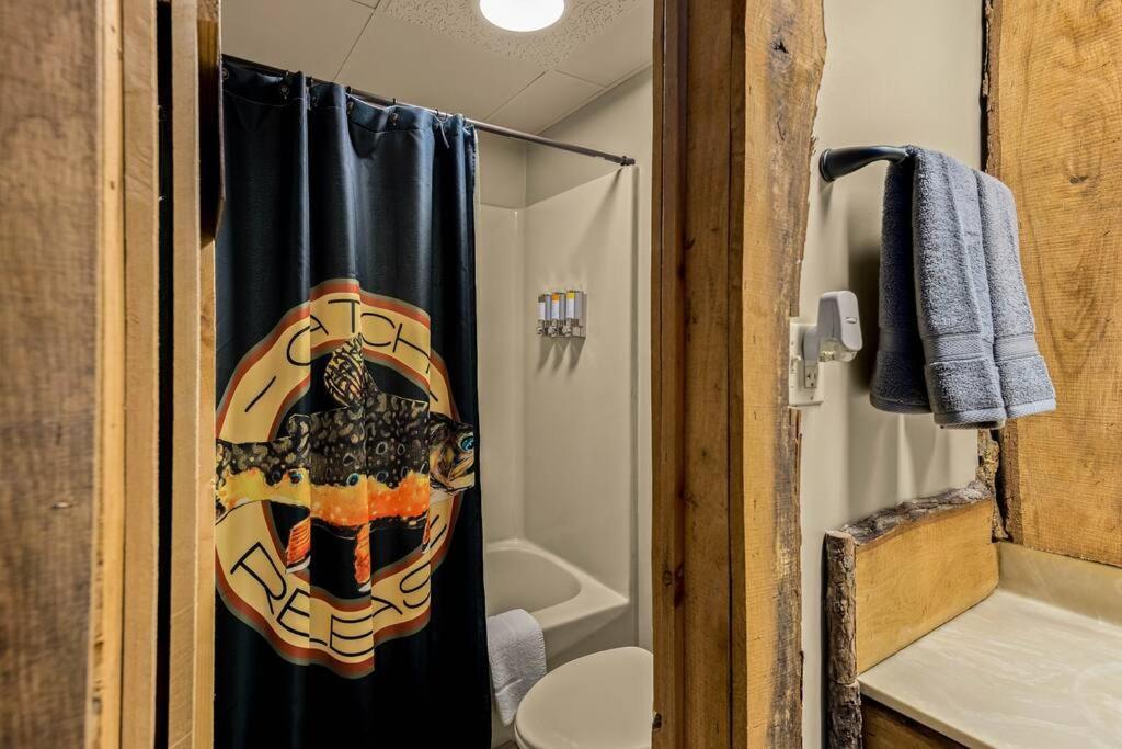Stonegate Lodge King Bed Wifi 50 In Roku Tv Salt Water Pool Room # 101 Eureka Springs Exteriör bild