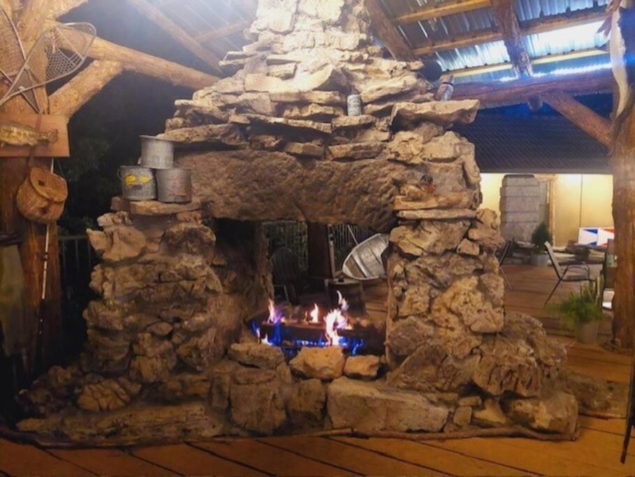 Stonegate Lodge King Bed Wifi 50 In Roku Tv Salt Water Pool Room # 101 Eureka Springs Exteriör bild