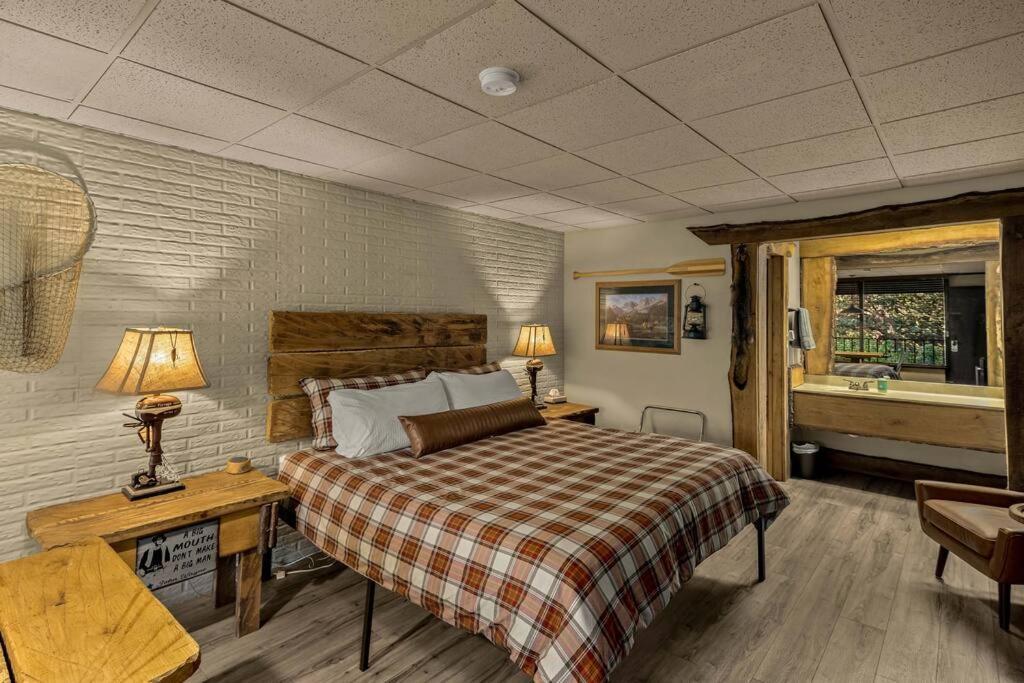 Stonegate Lodge King Bed Wifi 50 In Roku Tv Salt Water Pool Room # 101 Eureka Springs Exteriör bild