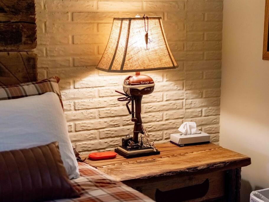 Stonegate Lodge King Bed Wifi 50 In Roku Tv Salt Water Pool Room # 101 Eureka Springs Exteriör bild