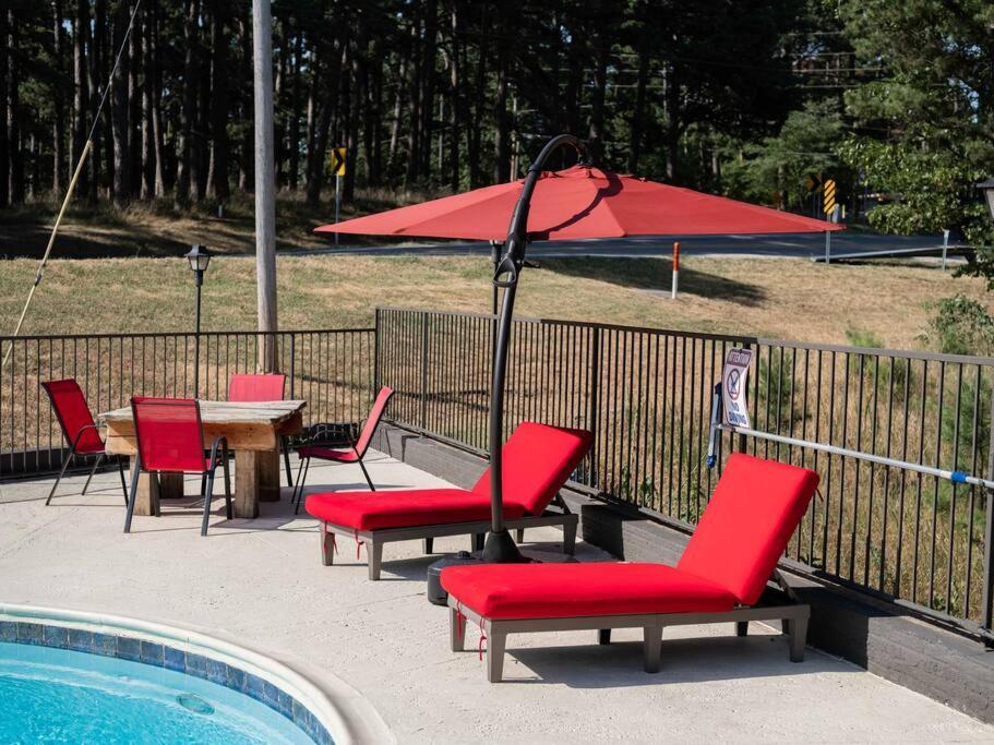Stonegate Lodge King Bed Wifi 50 In Roku Tv Salt Water Pool Room # 101 Eureka Springs Exteriör bild